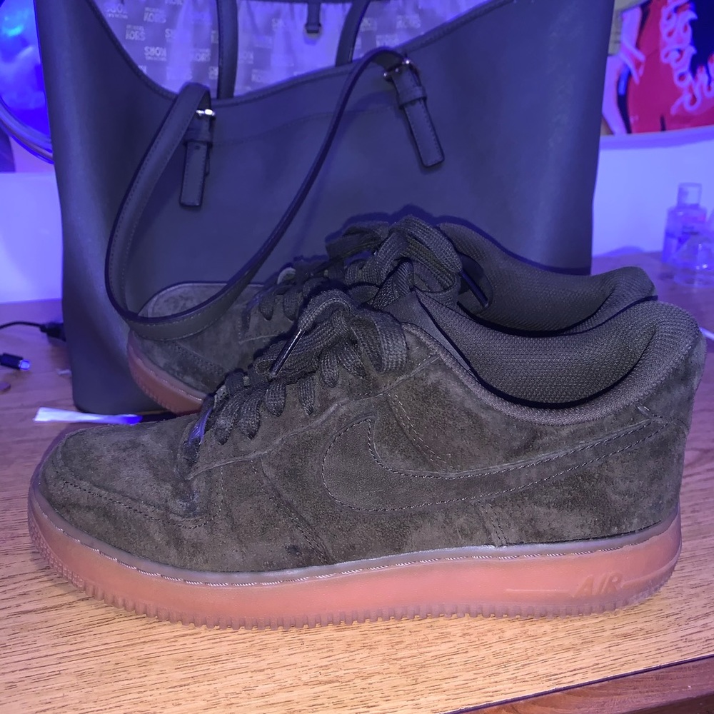 Nike Air Force 1 olive suede
